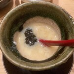 鮨 由う - 茶碗蒸しにシャリ玉と海苔醤油投入