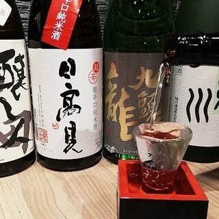 日本酒飲み比べが人気です。