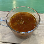 コスタ ベージャ コンドミニアム リゾート - 3人とも貝類もたっぷり入ったミネストローネ