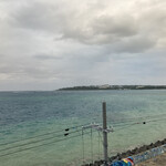 コスタ ベージャ コンドミニアム リゾート - お部屋から眺める、美ら海水族館方面（すごい問題ですが、軽石が漂流、接岸しています、、）