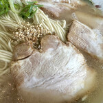 一楽ラーメン - チャーシューは沈めましょ！