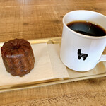 AlpacaCoffee Roastery&Market - 日替わりコーヒー　400円
                      コーヒーカヌレ　350円