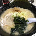 龍ちゃん - ラーメン (醤油味)背脂の量普通