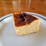 オーガニック ガーデン 茅ヶ崎 - コルテッツァチーズケーキ：ラムチェリー