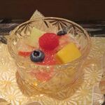 なだ万 - 季節フルーツコアントローゼリー掛け