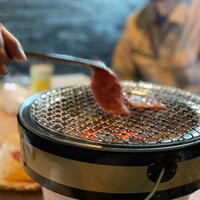 個室 炭火焼肉 本川越 尊 - ランプ。