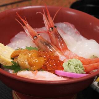 人気NO１！（上）海鮮丼…2,500円