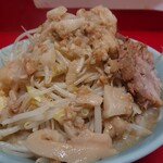 Ra-Men Jirou - ラーメン(750円) 麺固め、ニンニクヤサイアブラ。