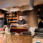 串焼きダイニング 勝 - 元気なスタッフ