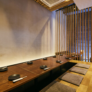 10名程度のご宴会に最適な半個。ゆったりとお過ごしいただけます。