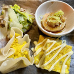 Tabei - 手作りのおかずたち。右上から……あん肝ポン酢、魚のオムレツ、南瓜しゅうまい、豚バラと白菜のゆず煮。