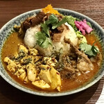 大衆中遊華食堂 八戒 - Osamu式スパイスカリィ 2種あいがけ(四川麻婆豆腐カリィ、ラムクミン炒めカリィ)、トッピング魯肉