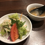 大衆中遊華食堂 八戒 - サラダとスープも付いてるよ〜