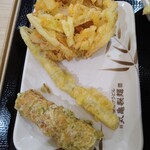 Marugame Seimen - 野菜かき揚げ、ごぼう天、ちくは磯部天ハーフ