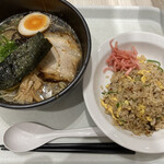拉麺屋ごっつお神楽 - ごっつおラーメンCセット:半チャーハン付