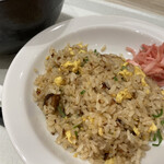 拉麺屋ごっつお神楽 - Cセットの半チャーハン(紅生姜はセルフで添えた)