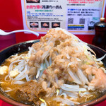 麺屋 桐龍 - あぶら少なめってオーダーだか、こんなに乗ってきた…