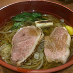 草庵 - かけそばに鴨ロース焼きトッピング