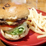 L’ATELIER et Brasserie ATOM Milano - チェダーチーズ ビーフバーガー