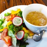 カフェ　ミシェル - サラダとセロリのスープ