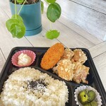 からあげや カリッジュ - からコロ弁当(700円)