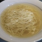 252マルダイラーメン - 豚骨清湯スープです