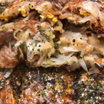 お好み焼き カジヤン - 互い違いに重なった断面。