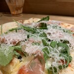 Prosciutto and leaf vegetable pizza