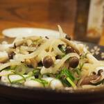 卓 - イカげそバター炒めその２