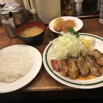 かつれつ四谷たけだ - カキバター焼き定食 1,550円（税込）、カキフライ（2個） 440円（税込）