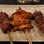 炭焼きと肉そば 火鳥 - 白レバー、手羽先、はつ