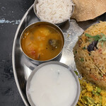 南インド料理店 ボーディセナ - ラッサムとヨーグルトサラダ
