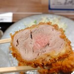 黒豚とんかつ くろまつ - ヒレの方が噛み応えがあるなんて（笑）少しパサつく感じでした。