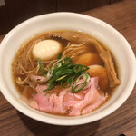 ラーメン 健やか - 【特製醤油と貝のラーメン】（1030円税込）