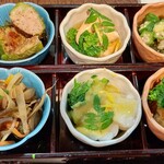 家庭料理うさぎ - ピーマン肉詰、助子煮、そうめんかわめ酢！
きんぴらごぼう、菜の花とホタテからし酢みそ和え、新じゃが煮！