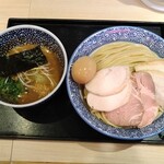 麺屋一燈 - チャーシュー濃厚魚介つけめん大盛り燻製半熟煮玉子トッピング