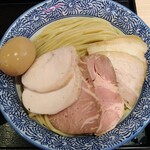 麺屋一燈 - チャーシュー濃厚魚介つけめん大盛り燻製半熟煮玉子トッピング