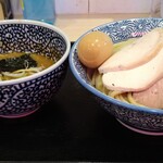 麺屋一燈 - チャーシュー濃厚魚介つけめん大盛り燻製半熟煮玉子トッピング