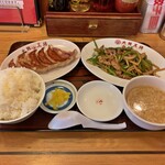 大阪王将 - チンジャオロース定食の餃子付き