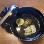 割烹 利助 - 大黒しめじと鱧のお吸い物✨