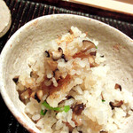 神楽坂 石かわ - おこげも適度によそってくれます