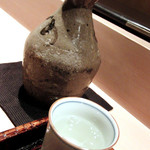 神楽坂 石かわ - 後半に備え黒龍の熱燗に変更