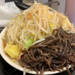 野菜みそラーメン 鬼首 - 豚ラーメン キクラゲトッピング 麺カタカタ
      ニンニクマシ、ヤサイマシマシ、アブラ