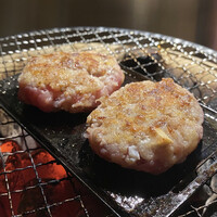 炭火焼肉寅二郎 - 黒毛和牛と飛騨けんとん豚 黄金比率の生ハンバーグ４カン