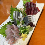 みなと寿司 - マグロ赤身と青魚３点盛、間違いなし！