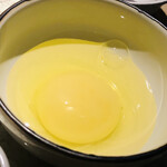 焼鳥カッポウ 鳥耀 - これがホワイト卵。お米を食べると卵黄が白くなるみたいですね