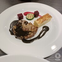 ラ シュセット - イベリコ豚のグリエ　ベルモット黒胡麻ソース