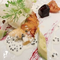 ラ シュセット - 温かいオマール海老のサラダ　海老とソースのアップ