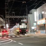 珊瑚礁 - 途中ですれ違った江ノ電（路面電車エリア）