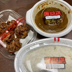 珊瑚礁 - チキンのから揚げカレー　ライス小
      から揚げは一つ自分に回って来ました